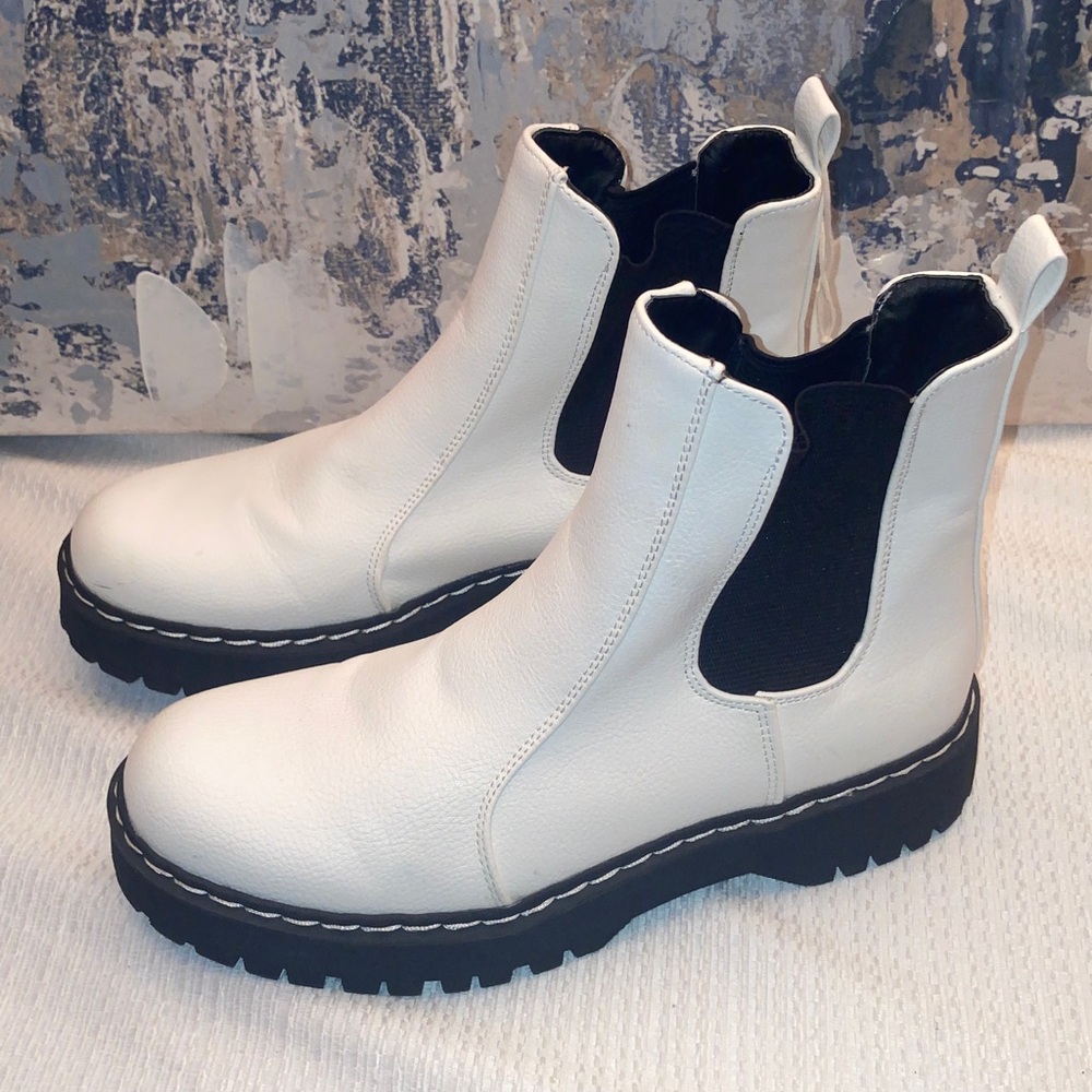 NEW Sincerely Jules HIPPIE White Leather Ankle Boots size 8.5M Chunky HEEL
